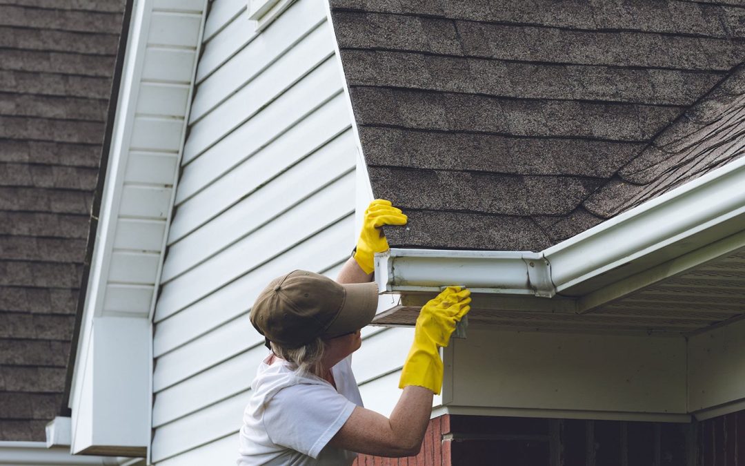 How to Clean Your Eavestrough Safely (Calgary Edition)